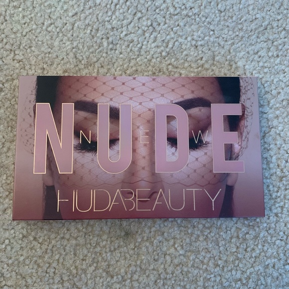 Huda Beauty New Nudes Palette